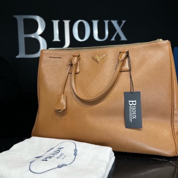 Prada Saffiano Large Tote - Picture 2 of 10